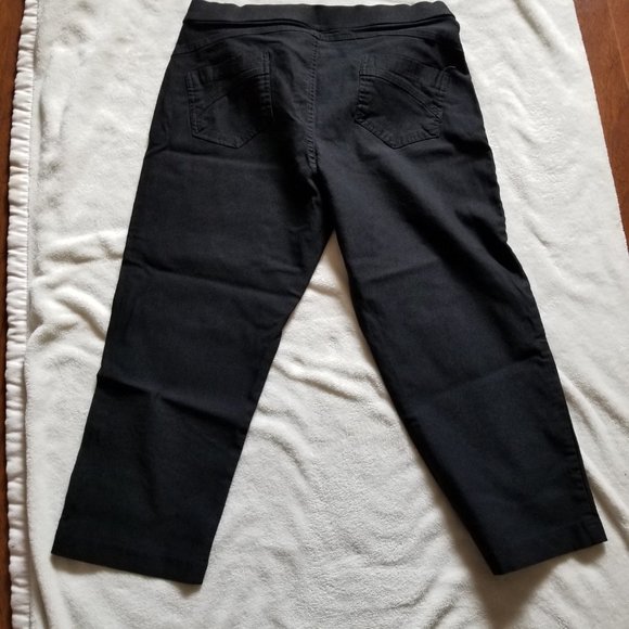 SOHO Stretch Capri Pants - Picture 2 of 8